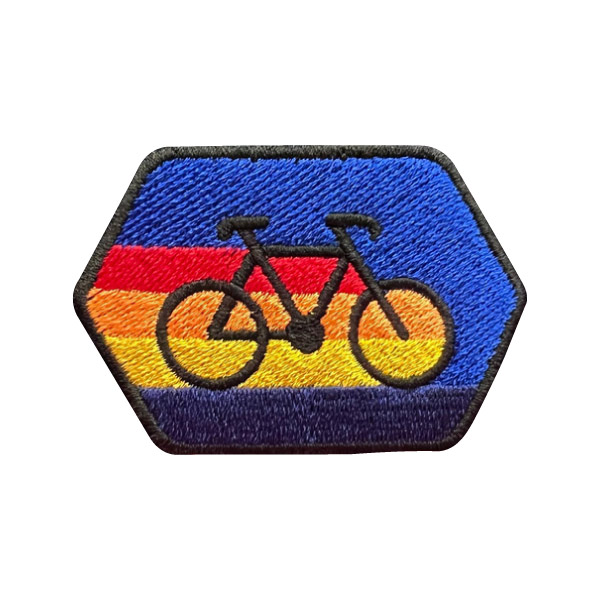 Parche Bici Nocturna termo adhesivo elaborado con los mejores hilos del mercado. Manejamos a pedido personalizado o diseños comerciales más conocidos.